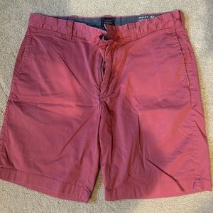 Men’s salmon J. Crew shorts